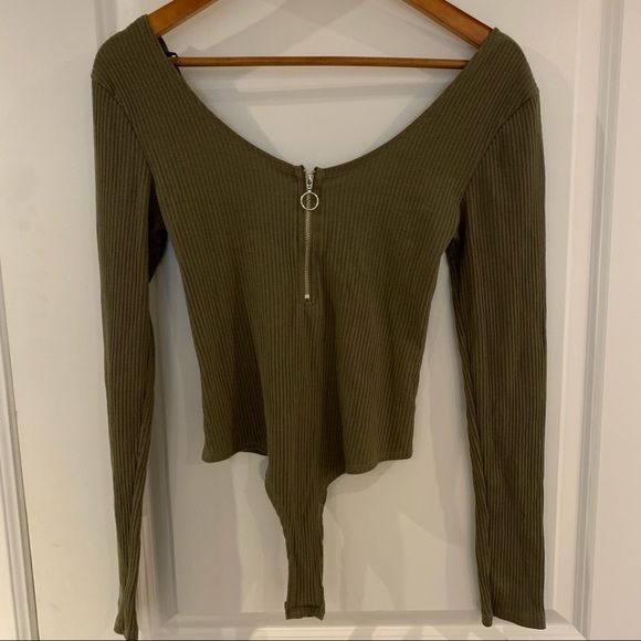 Large green bodysuit - Picture 1 of 3